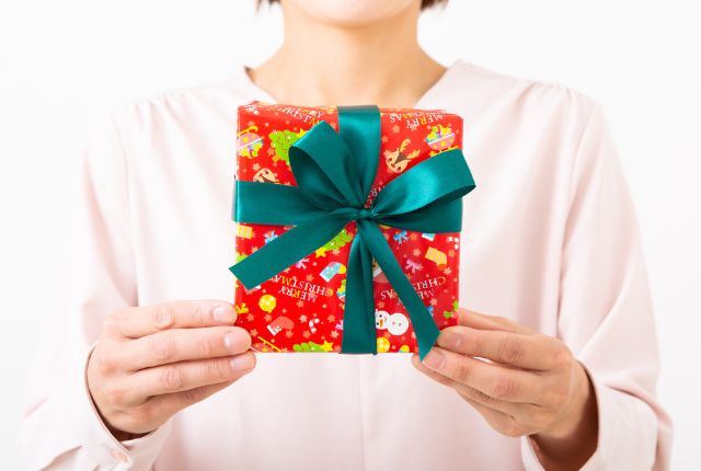 【年代別】男性に贈るおすすめのクリスマスプレゼント特集！選び方も解説